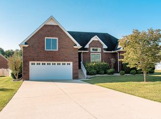 1025 Vista Dr, Greenbrier, TN 37073
