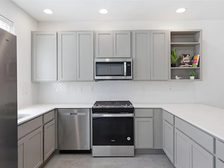 814 N Bluff Dr #74 — Photo 4