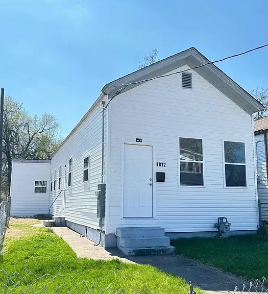 1812 Wilson Ave — Photo 1