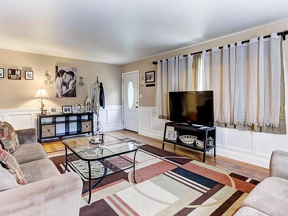 4th image of 2708 Acorn Dr