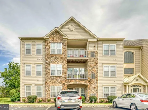200 Beech Blvd APT 301, Warrington, PA 18976