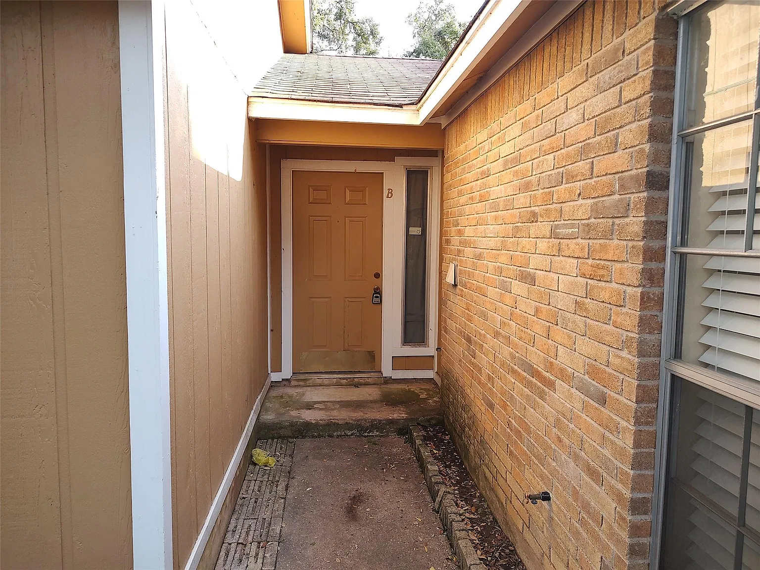 2 bed, 1.5 bath, 910 sqft, $1,350 — Photo 3