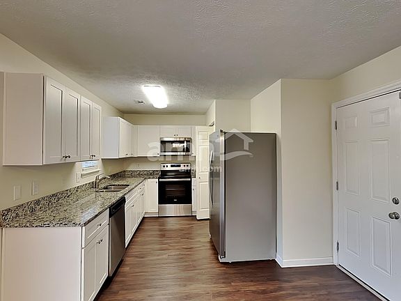 3rd image of 112 Bradford Cir