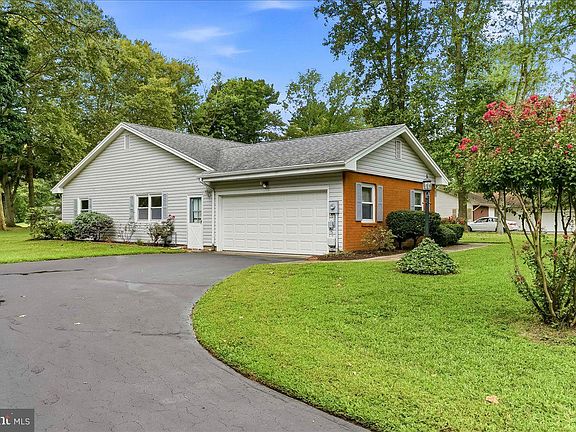 3rd image of 1 W Fairways Cir