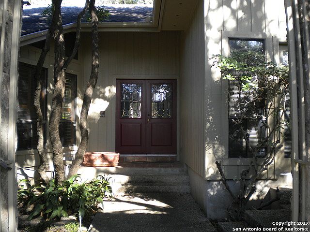 1st image of 427 Country Wood Dr