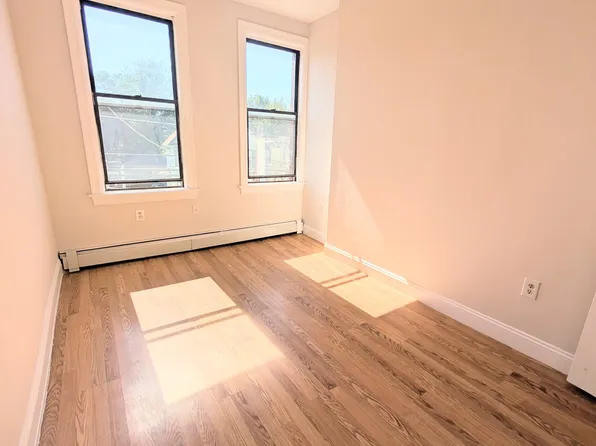 138 Clendenny Avenue image 7 of 11