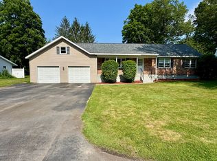 8 Lakewood Dr, Saratoga Springs, NY 12866