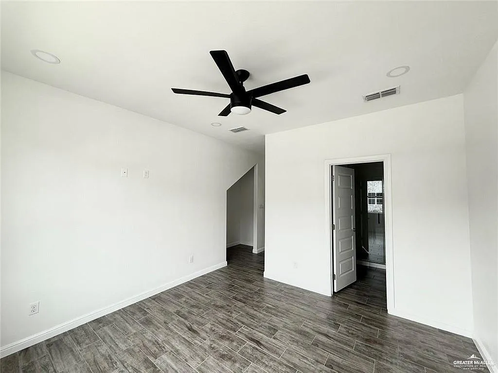 3 bed, 2.5 bath, 1700 sqft, $1,900 — Photo 3