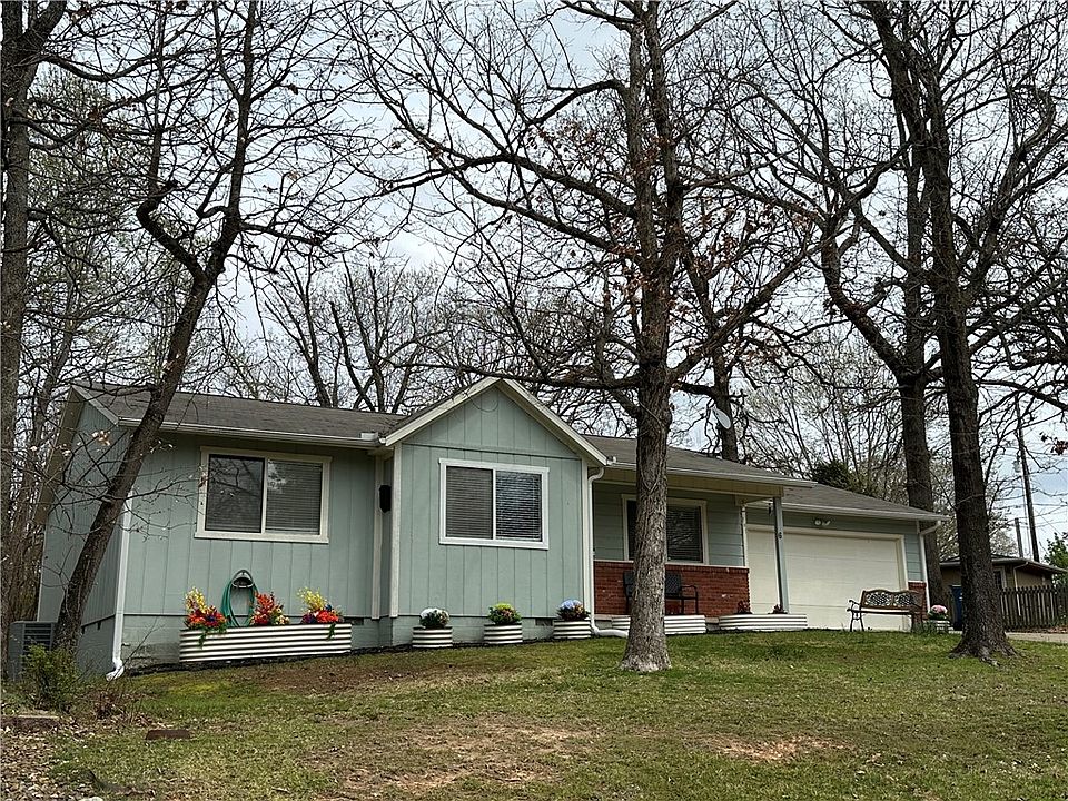 1st image of 6 Weston Ln