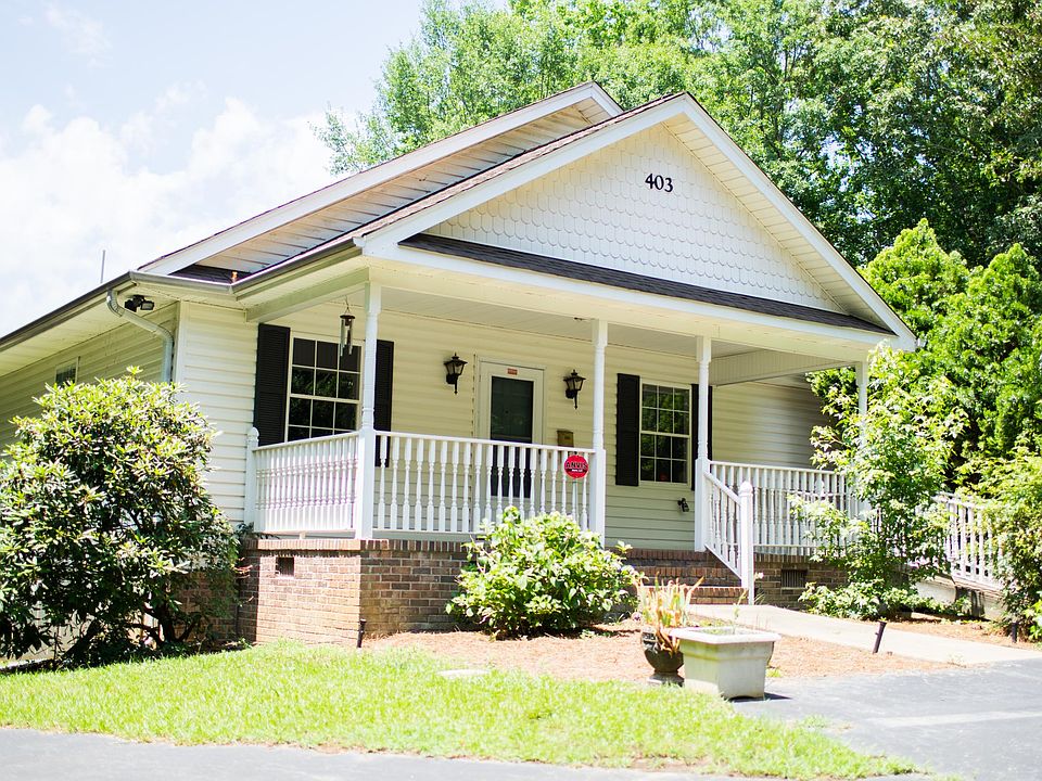 1st image of 403 Marseille Dr