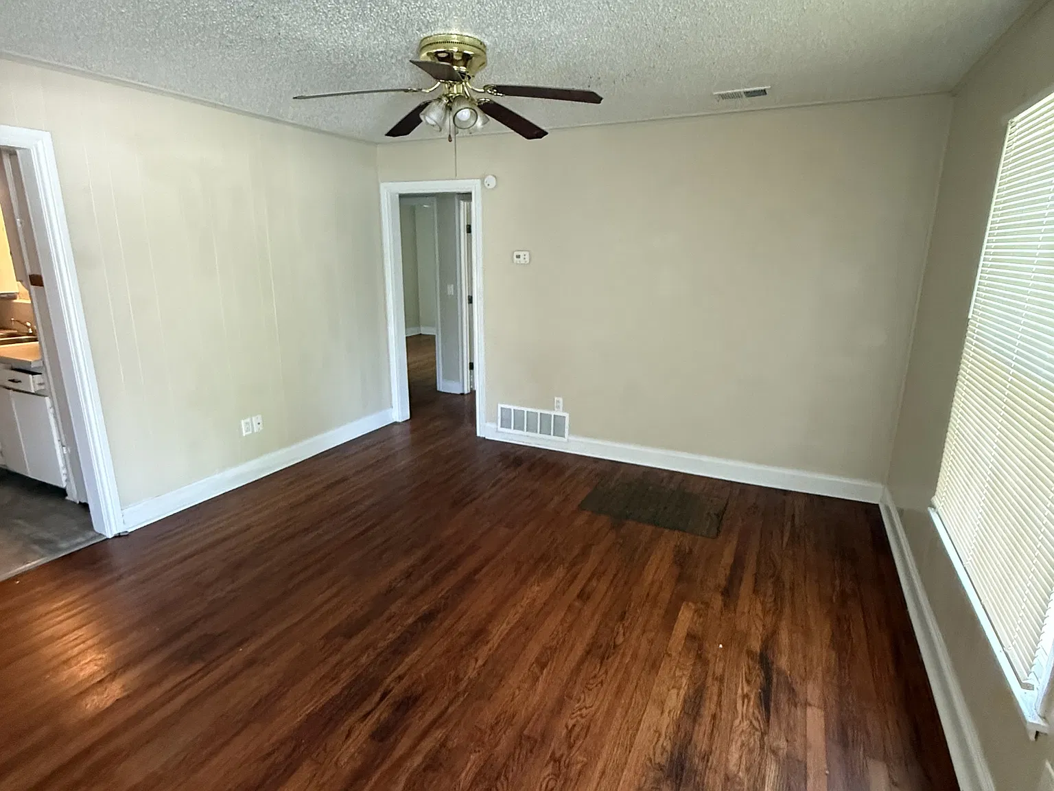 807 Evetts - 1 — Photo 3