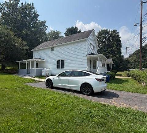 3rd image of 125 E Saylor Ave