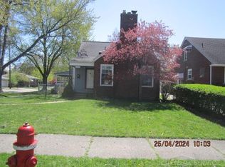 20522 Lochmoor St, Harper Woods, MI