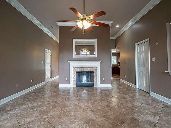 3rd image of 932 Handsboro Pl