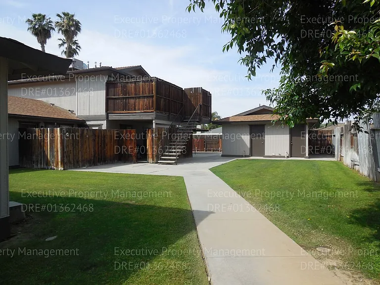 2812 N Half Moon Dr — Photo 2