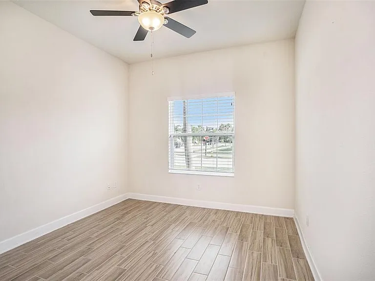 212 Shell Creek Ct — Photo 29