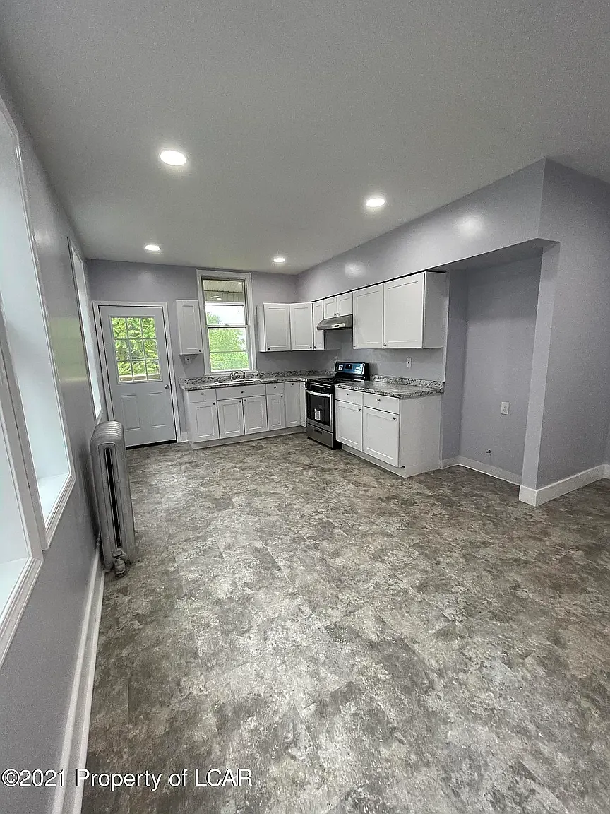 2 bed, 1500 sqft, $1,300 — Photo 2
