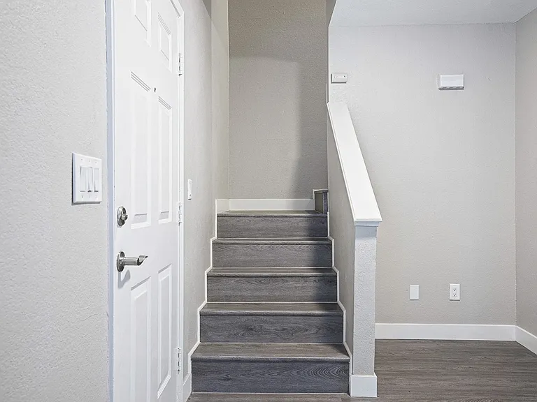 Oak Park Townhomes — Photo 9