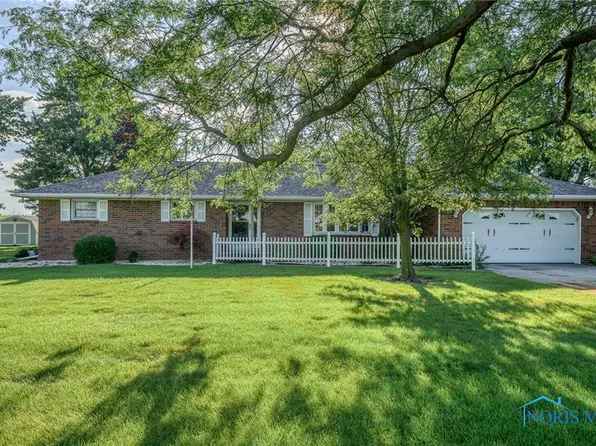 23926 Luckey Rd, Perrysburg, OH 43551