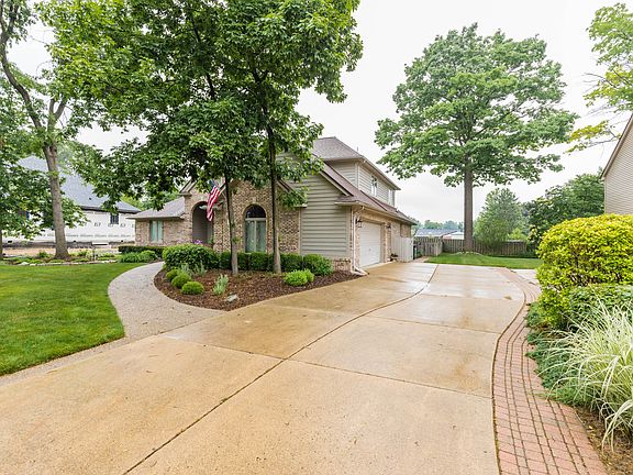 3rd image of 8617 Deanna Ln