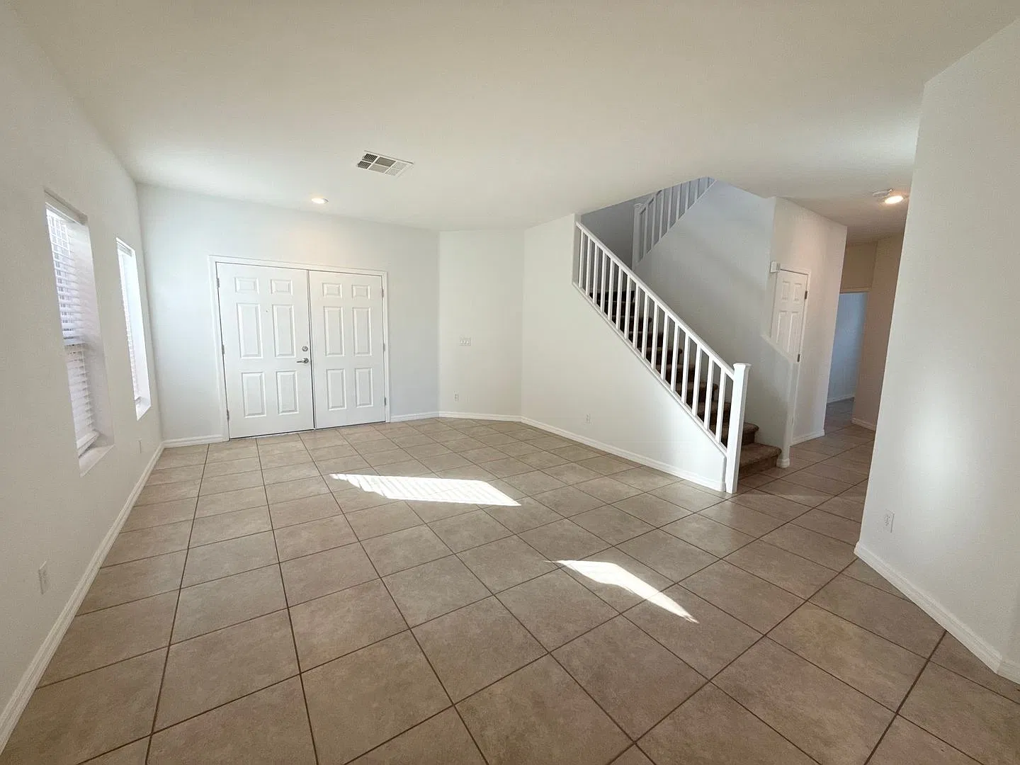 Beautiful 5 Bedroom Summerlin Home with Loft, Balcony & Mountain Views — Photo 3