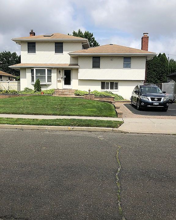 1st image of 15 Redwood Dr
