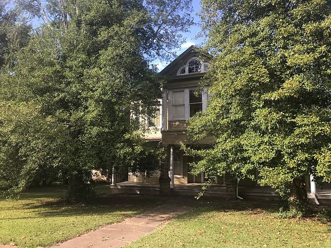 1st image of 204 W Jackson Ave