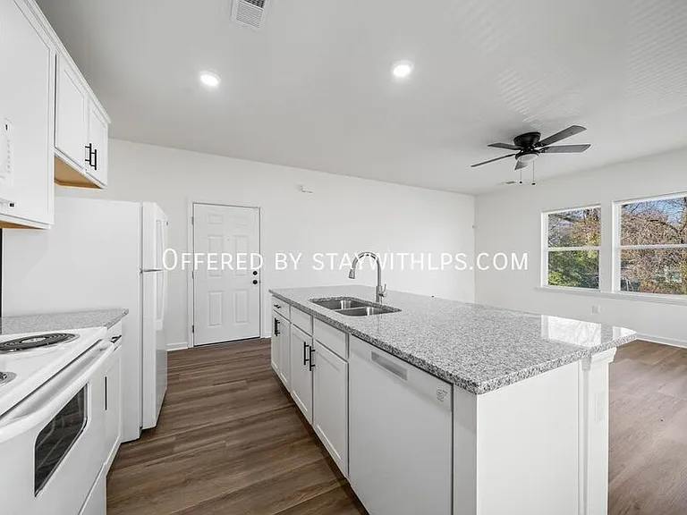 1571 Court Ave #102 — Photo 13