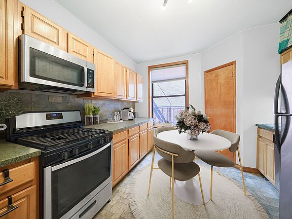 4th image of 597 10th Ave APT 5S