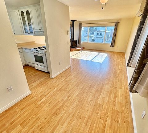 5th image of 2745 Erie St