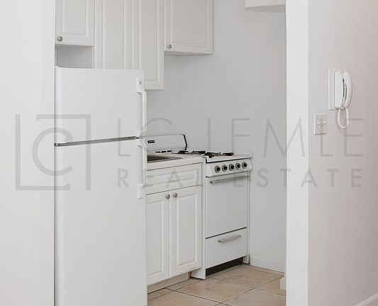 3rd image of 505 E 88th St APT 3D