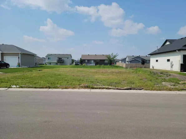 2223 43rd St S, Moorhead, MN 56560