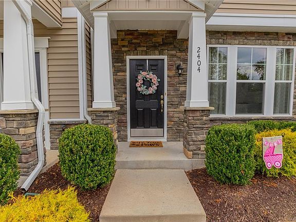 2nd image of 2404 Marions Ln