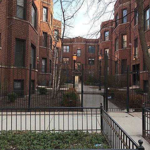 1st image of 907 W Cornelia Ave APT 3S