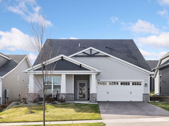 934 Goldfinch St, Chaska, MN 55318