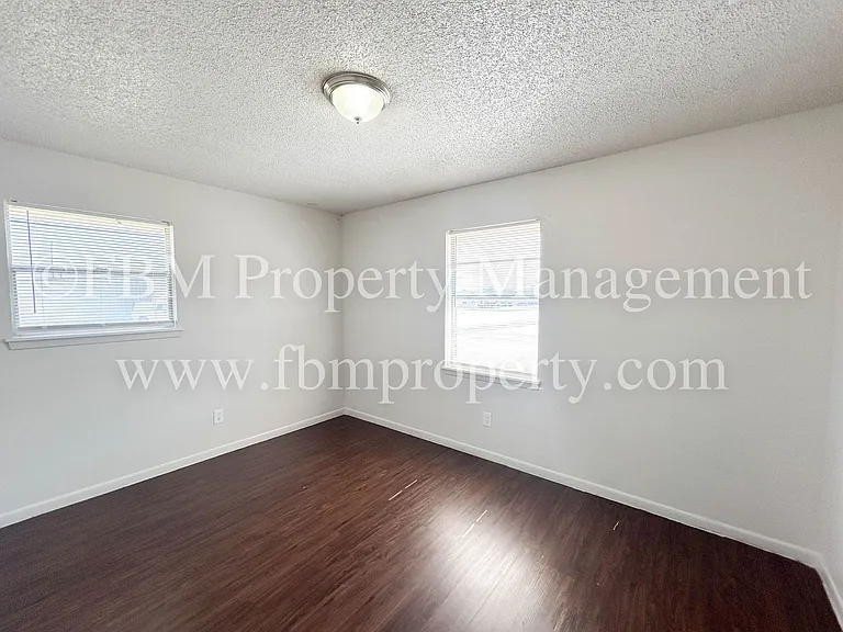 825 Tehuacana Dr #101 — Photo 6