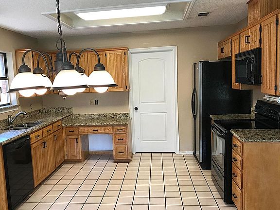 4th image of 1416 Fieldstone Ct E