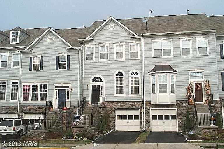 1st image of 836 Bluefield Sq NE