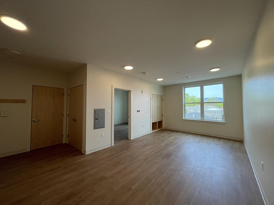 2nd image of 26 Hutchins St