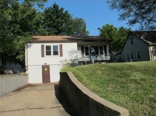 1833 S Broadway St, Leavenworth, KS 66048