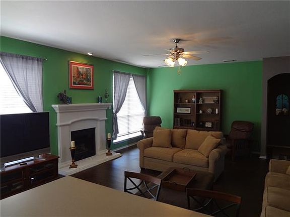 4th image of 2040 El Camino Dr