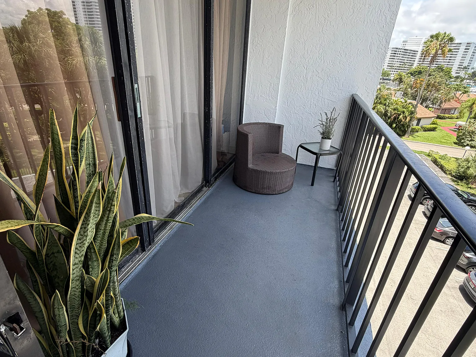 1 bed, 1.5 bath, 915 sqft, $2,100 — Photo 3