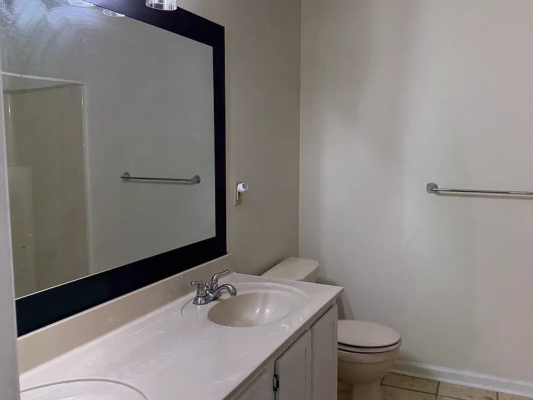 814 Holbrook Dr — Photo 12