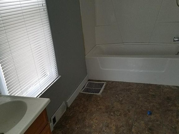 4th image of 2735 7th Ave APT 4