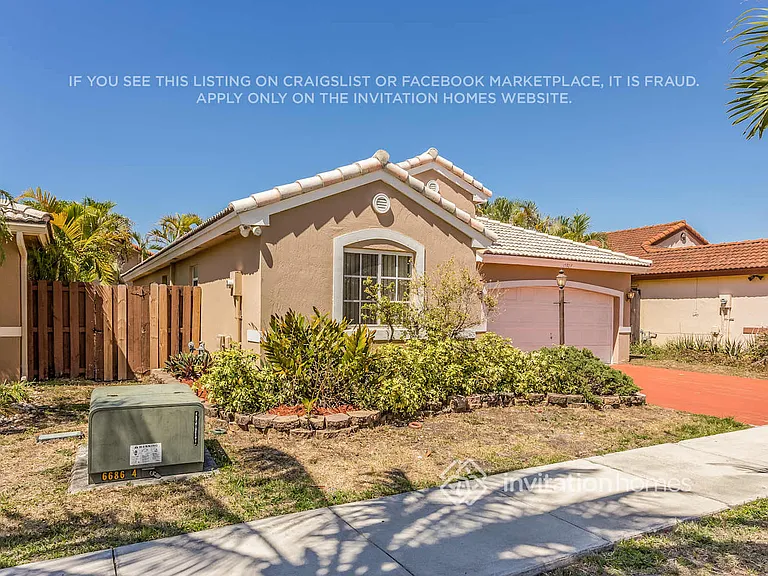15927 SW 82nd St — Photo 2