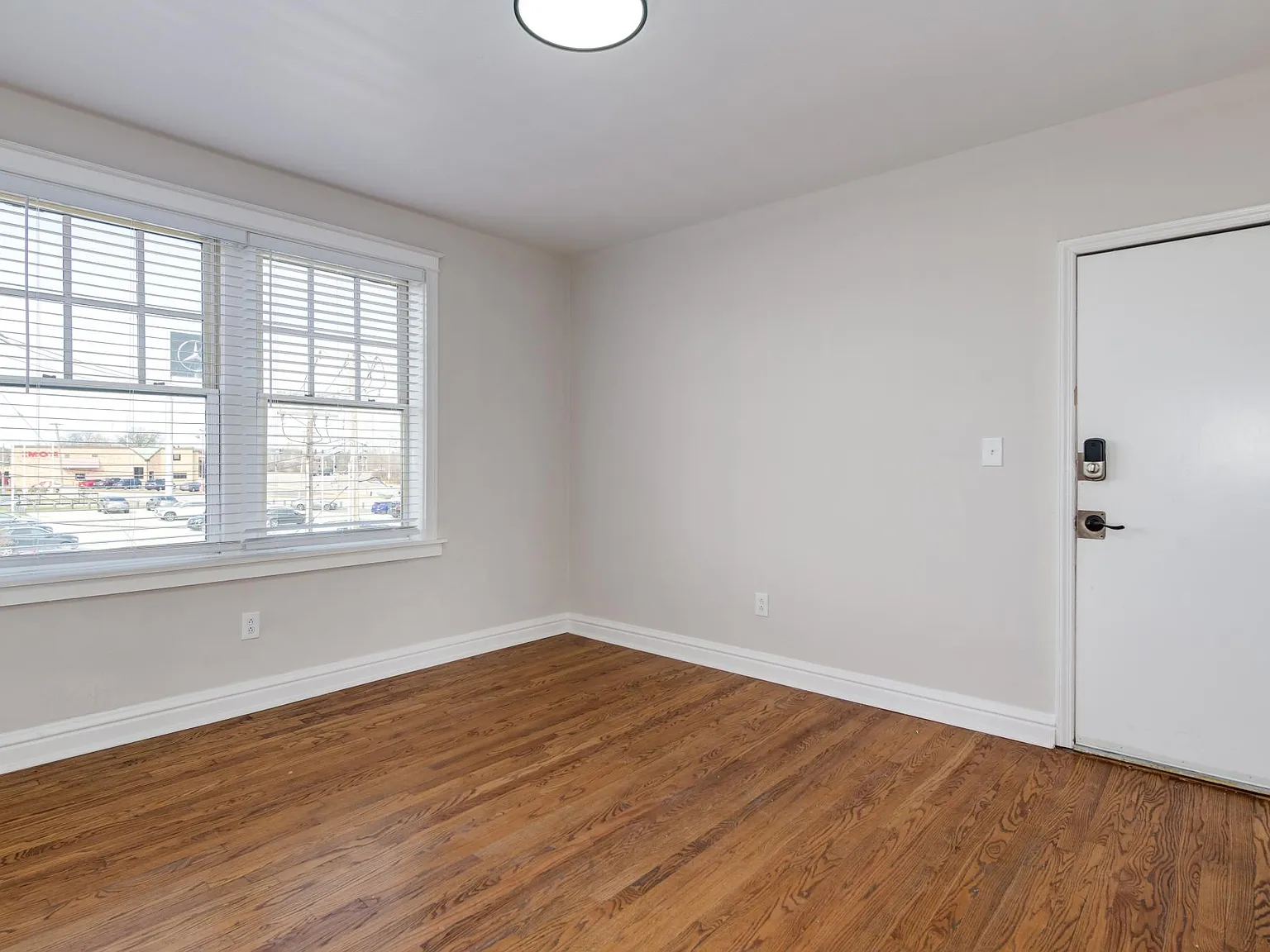 Oakview Apartments — Photo 4