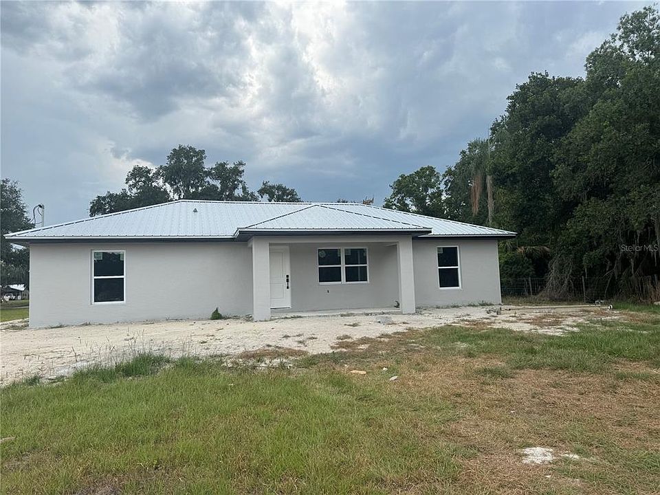 1st image of 521 NE FOREST AVENUE