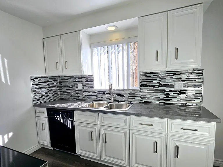 Harmony Court Apartments — Photo 9