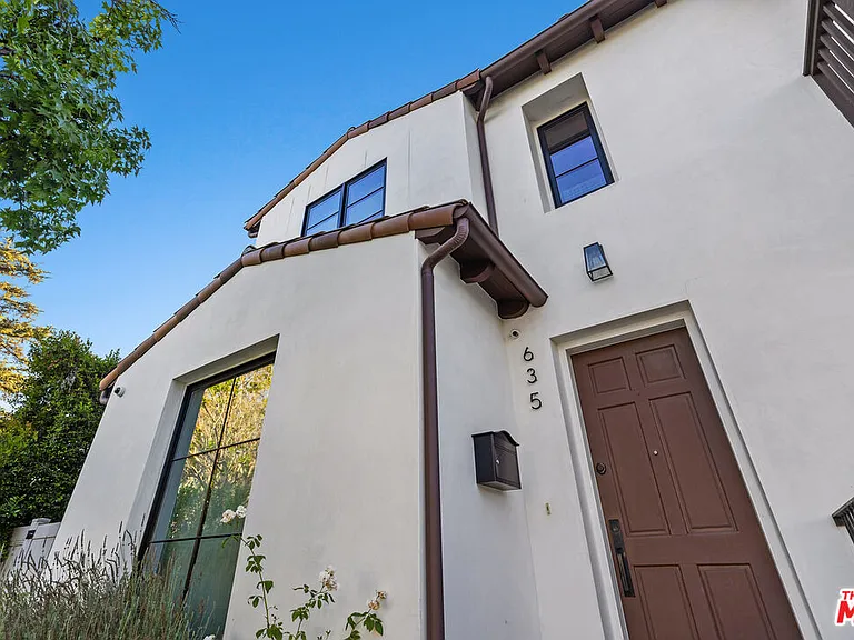 635 Seward St — Photo 33