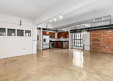 Broadway Lofts — Photo 4